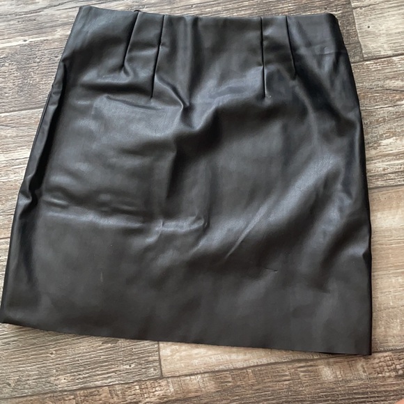 Skirt - Picture 2 of 3